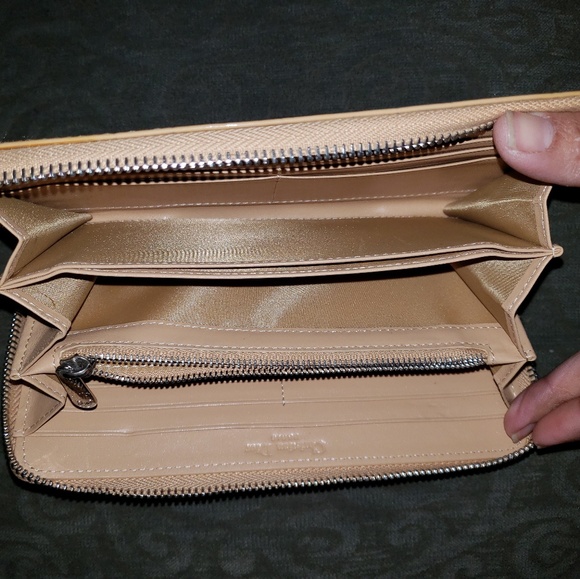 Christian Dior Almond Patented Leather Zip Around - Picture 7 of 8